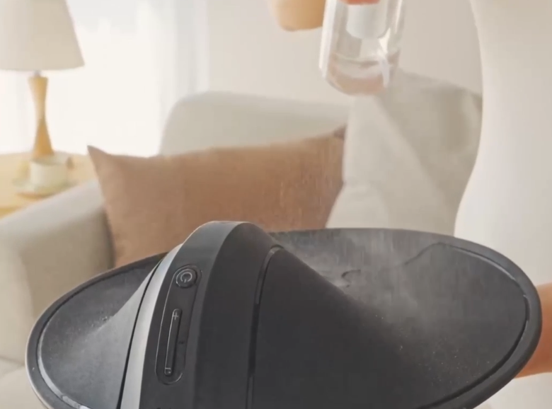 step-2-spray-some-water-onto-the-device
