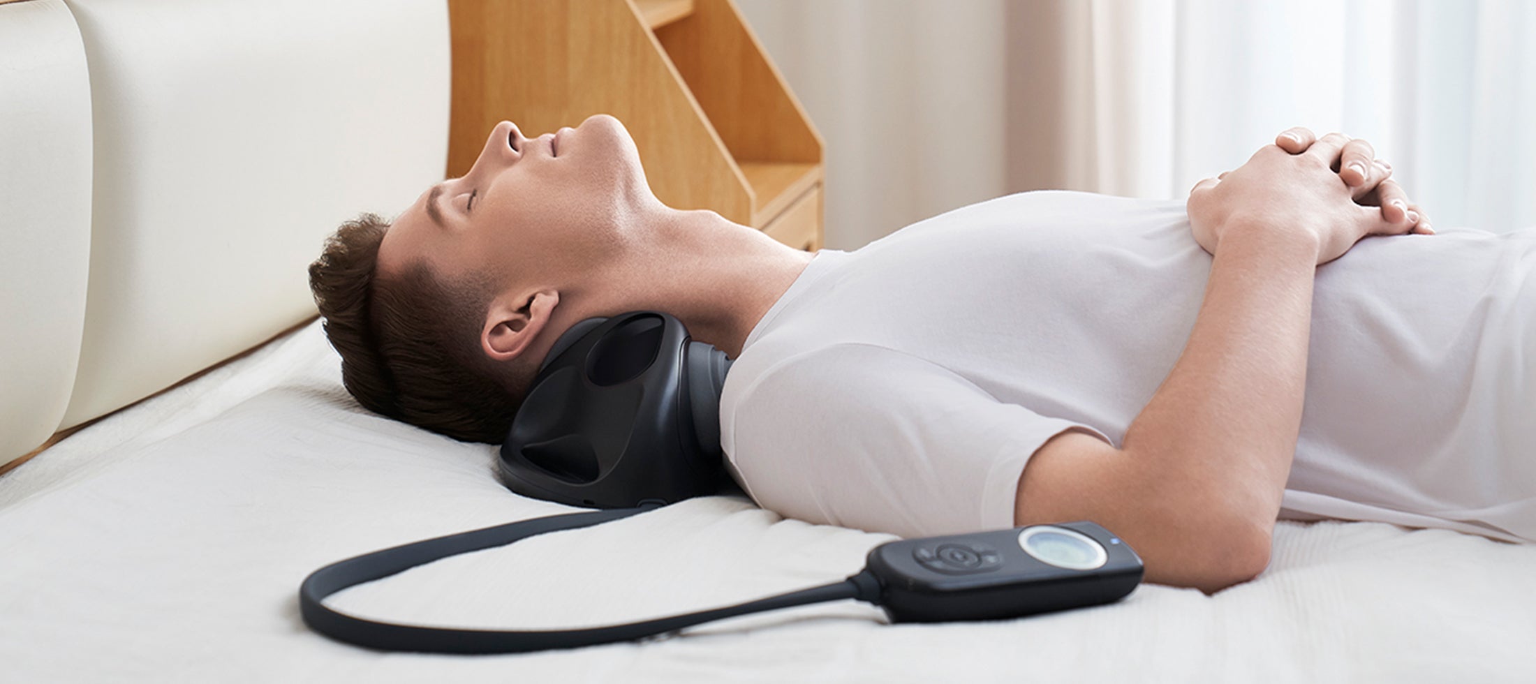 using-mytrex-reset-neck-dynamic-traction-device-on-bed